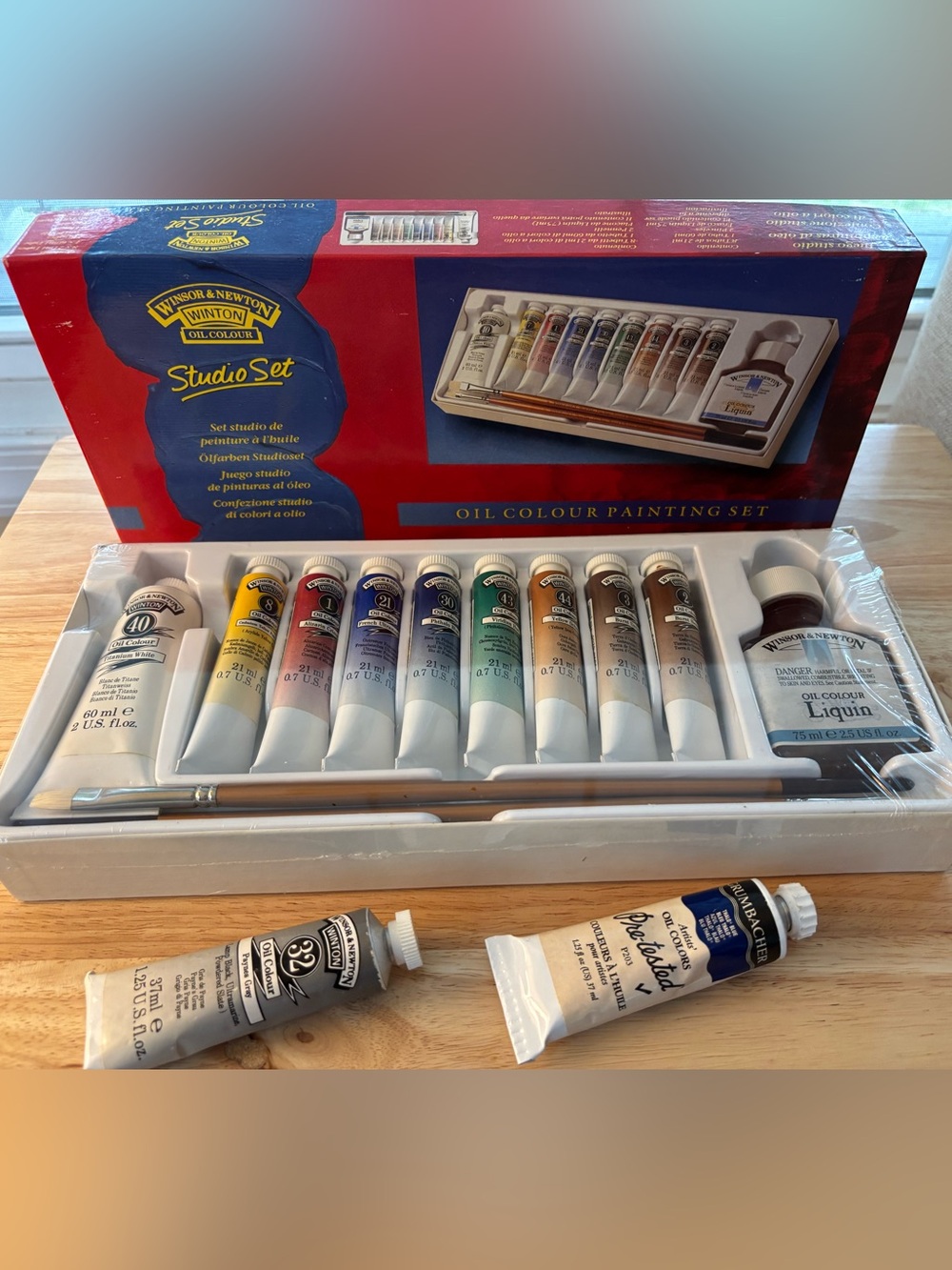 NIB Winsor & Newton Oil Colour Painting Set with Liquin and Brushes. Plus Bonus!